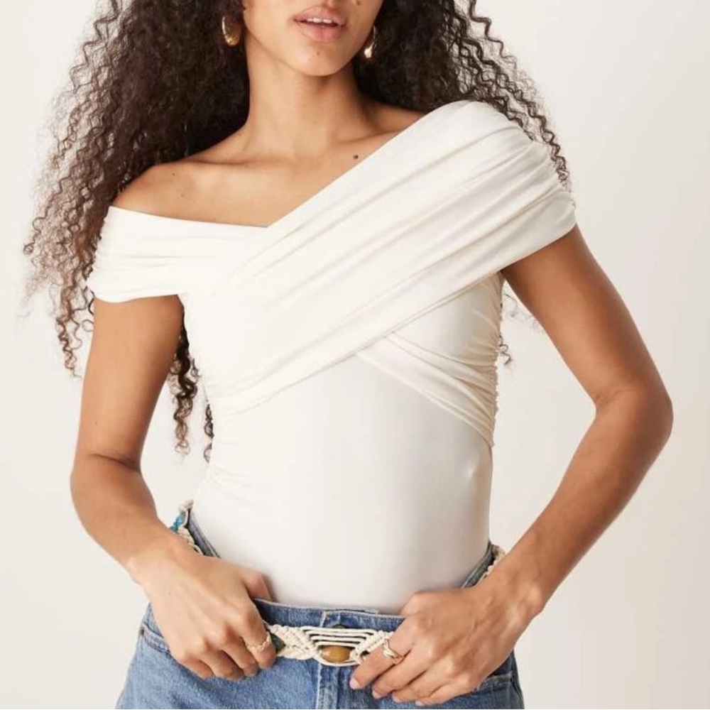Abercrombie & Fitch Off-Shoulder Cream Bodysuit